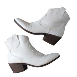 RAMPAGE Cowgirl Boots White Western Women's Booties Size 7.5